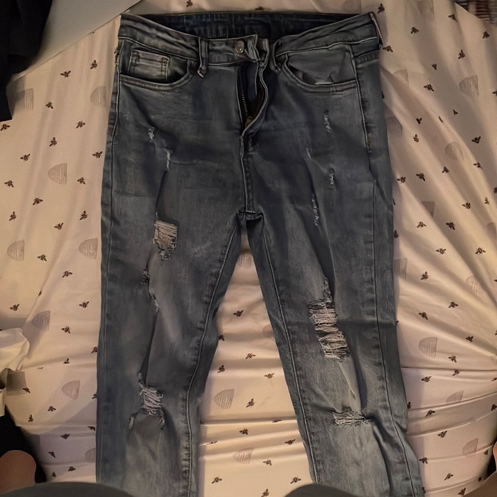 These are size medium (size 6) jeans, Brand Shein.